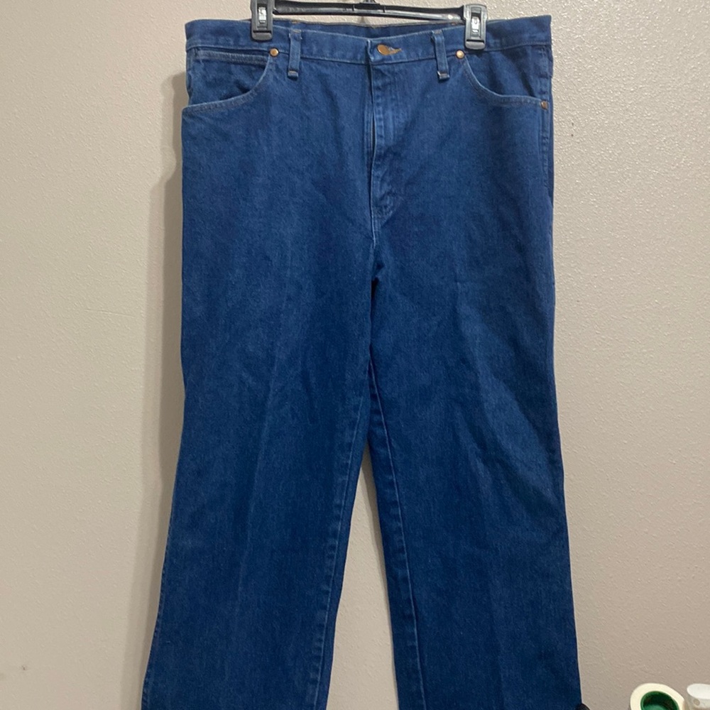 Men’s wrangler big and tall  jeans in a blue color